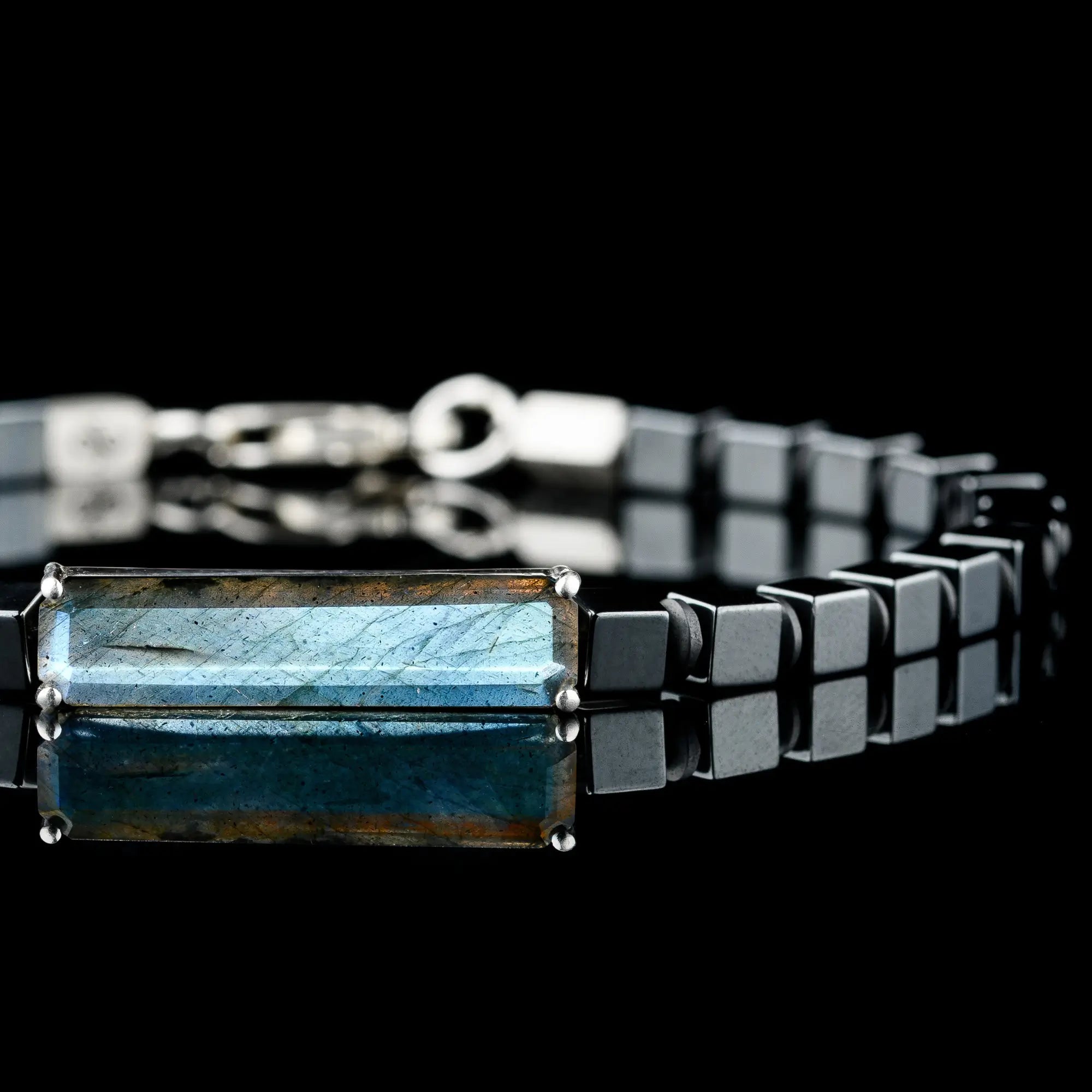 LABRADORITE - HEMATITE CUBE BRACELET II (4-6MM)