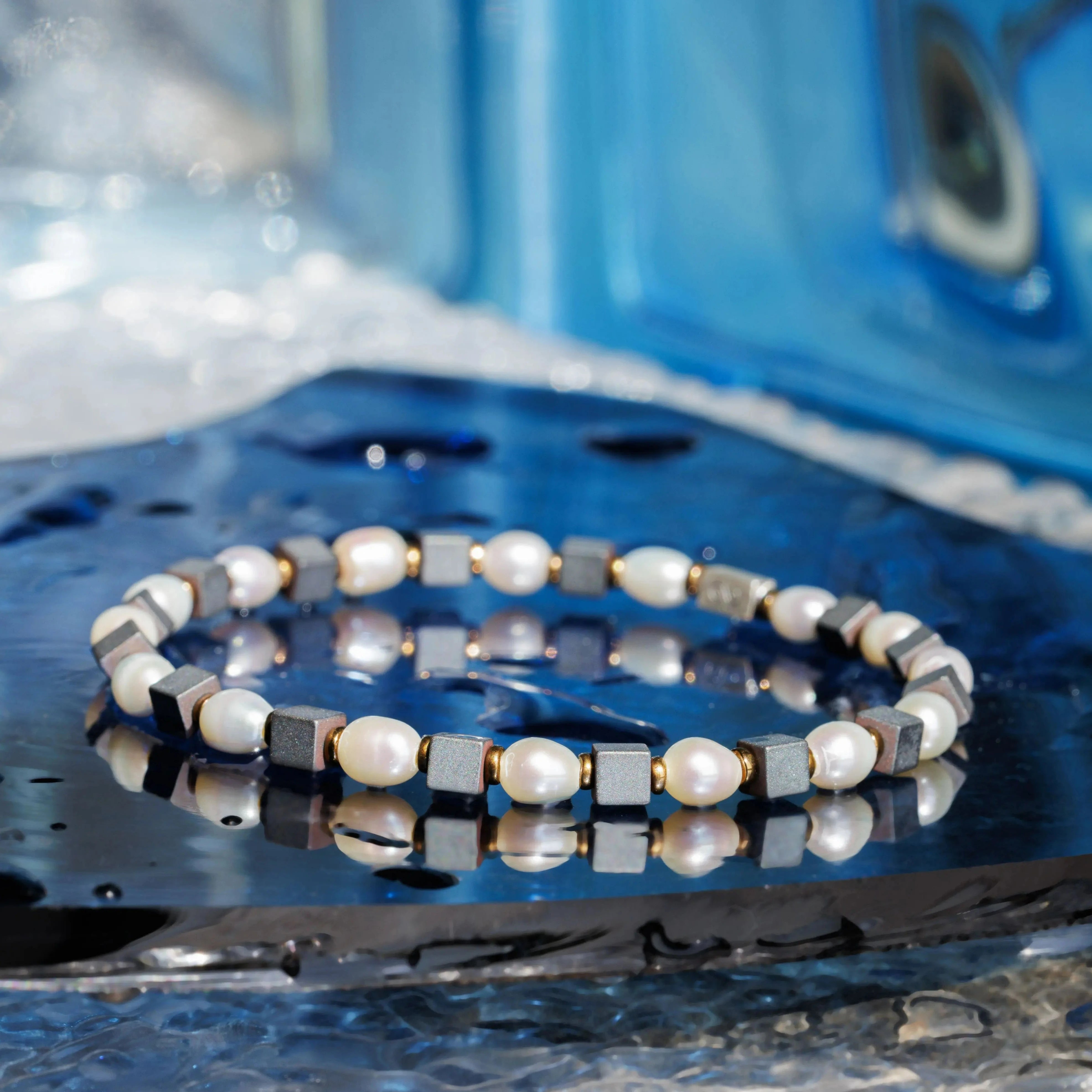 PEARL - HEMATITE CUBE BRACELET I (4-7MM)